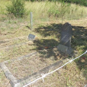 Mpumalanga, NELSPRUIT district, Schoemanskloof, Sterkspruit 296 JT_1 farm cemetery