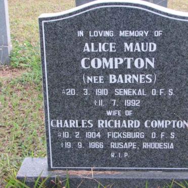 COMPTON Charles Richard 1904-1966 &amp; Alice Maud BARNES 1910-1992
