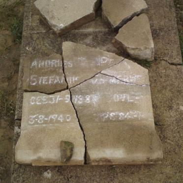 Mpumalanga, PIET RETIEF district, Heyshope Dam, Klipspruit 137, Langgewacht, farm cemetery
