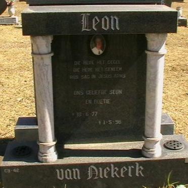 NIEKERK Leon, van 1977-1996
