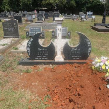MEYER Gerrie 1941-2000 &amp; Mallie 1945-
