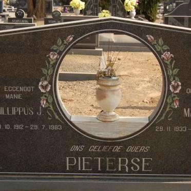 PIETERSE Phillippus J. 1912-1983 &amp; Maria J.S. 1933-1990