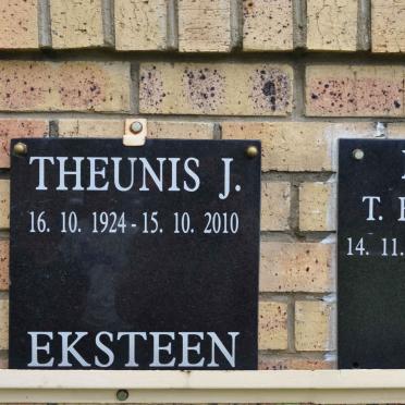 EKSTEEN Theunis J. 1924-2010