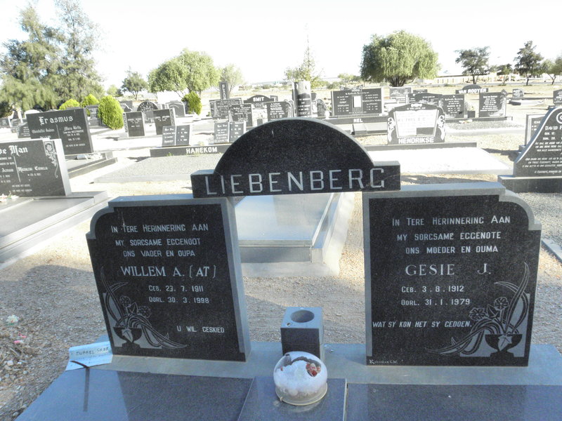 LIEBENBERG Willem A. 1911-1998 &amp; Gesie J 1912-1979