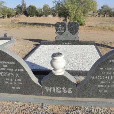 WIESE Jacobus A. 1896-1972 &amp; Magdalena E.J. 1898-1970