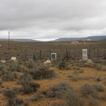 Northern Cape, CALVINIA district, Tankwa, Middelpos 887 _2, omheinde begraafplaas