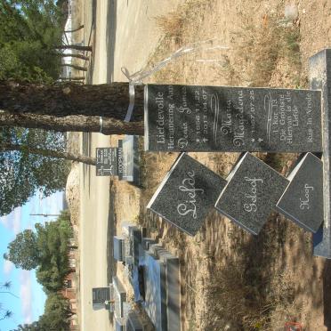 OLIPHANT Denis James 1956-2011 &amp; Maria Magdelena 1957-