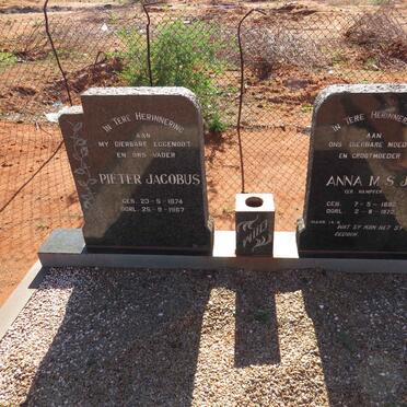 WIID Pieter Jacobus 1874-1967 & Anna M.S.J. KAMPFER 1882-1972 