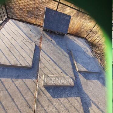 PIENAAR Gert 1911-1997 &amp; Sarah 1923-2011