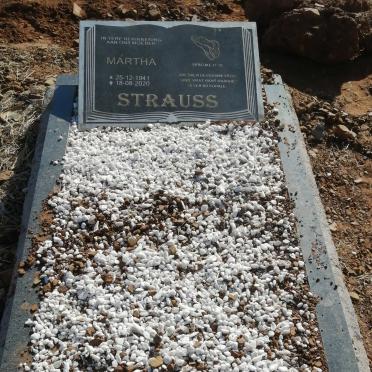STRAUSS Martha 1941-2020