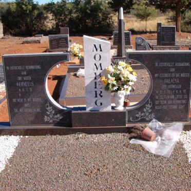 MOMBERG Kerneels &amp; Daliena