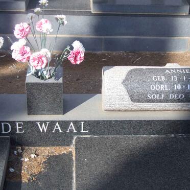 WAAL Annie, de 1917-2005