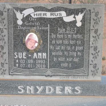 Northern Cape, GORDONIA district, Twee Rivieren, Mier 586_01, farm cemetery