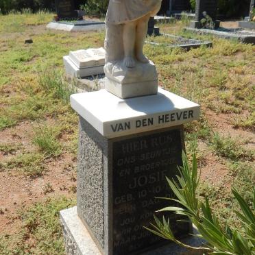 HEEVER Josie, van den 