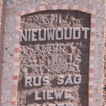 NIEUWOUDT