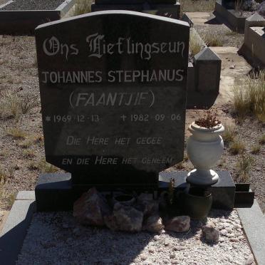 Northern Cape, GORDONIA district, Upington, Straussburg_3, Strauss family cemetery