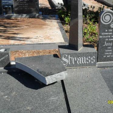 STRAUSS Willem J.P. 1916-1985 &amp;  Anna M. STRAUSS 1925-1995
