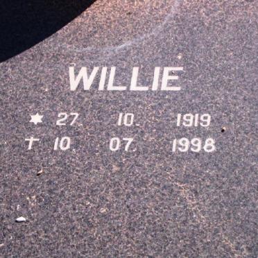 BEZUIDENHOUT Willie 1919-1998 &amp; Magrietha 1918-1996 