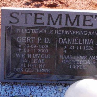 STEMMET Gert P.D. 1928-2003 &amp; Danielina J. 1932-
