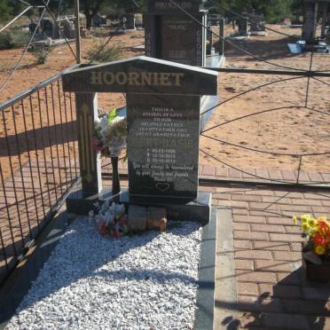 HOORNIET Gert Basie 1928-2012 &amp; Katriena 1929-2011