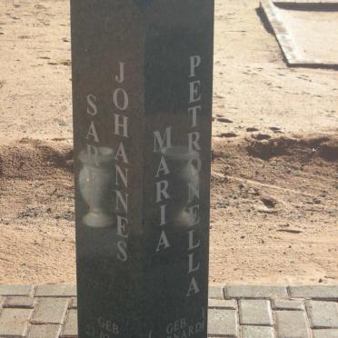 VUUREN Sarel Johannes, van 1949-2004 &amp; Maria Petronella BARNARD 1948-