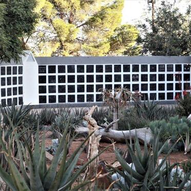 2. Wall of Remembrance  / Gedenkmuur
