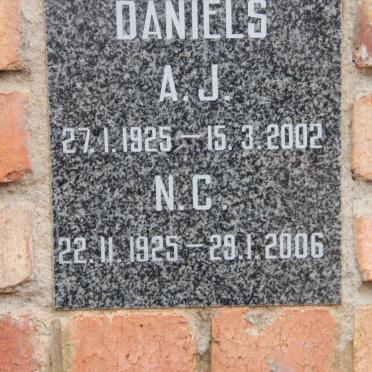 DANIELS A.J. 1925-2002 &amp; N.C. 1925-2006