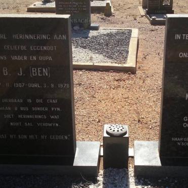 PIETERSEN B.J 1907-1976 &amp; M.M. 1917-1999