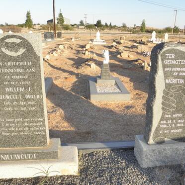 NIEUWOUDT Willem J. 1891-1946 &amp; Magrietha J.J. WIESE 1892-1964