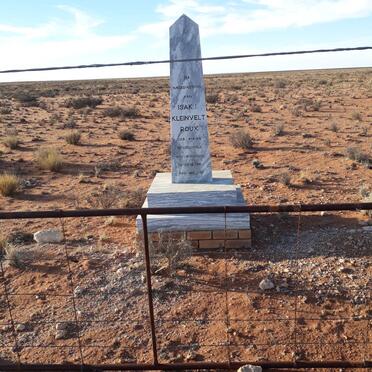 Northern Cape, NAMAQUALAND district, Kat Vlei 235, Roadside memorial