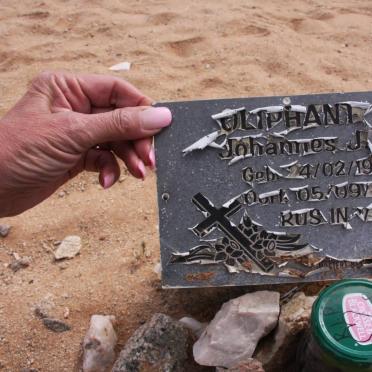 OLIPHANT Johannes J. 1963-2005