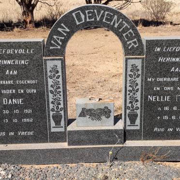 DEVENTER Danie, van 1921-1982 &amp; Nellie TAYLOR 1917-1977