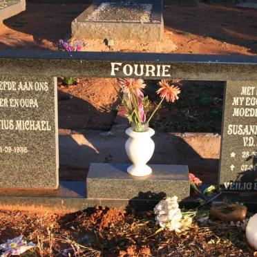 FOURIE Ignatius Michael 1936- &amp; Susanna Juliana v.d. Merwe 1935-2003