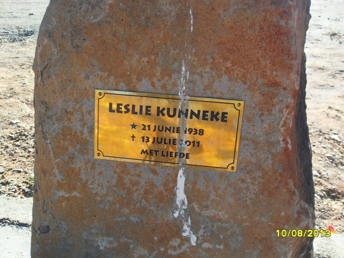 KUNNEKE Leslie 1938-2011