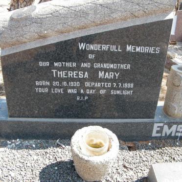 EMSLIE Geoffrey Stuart 1925-1983 &amp; Theresa Mary 1930-1998 :: LLOYD Catherine nee EMSLIE 1951-2005 
