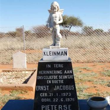 Northern Cape, POSTMASBURG district, Olifantshoek, Vrolikheid-Noord 636, farm cemetery