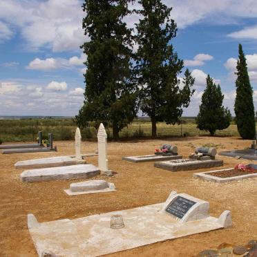 Northern Cape, PRIESKA district, Mooidraai 36, Van Niekerk family cemetery