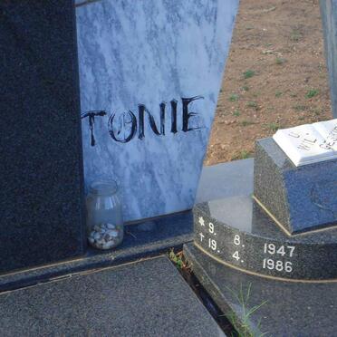 BOTES Tonie 1947-1986 &amp; Marie 1949-