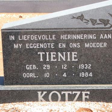 KOTZÉ Tienie 1932-1984