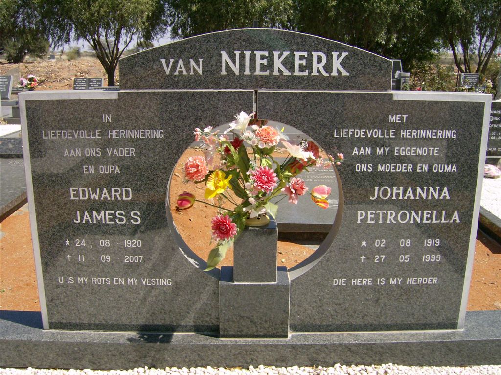 NIEKERK Edward James S., van 1920-2007 &amp; Johanna Petronella 1919-1999