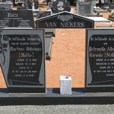 NIEKERK Martinus Wilhelmus, van 1899-1984 &amp; Petronella Alberta Cornelia 1909-2004