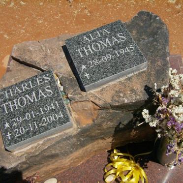 THOMAS Charles 1941-2004 &amp; Alta 1945-