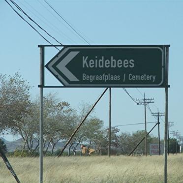 1. Turn-off to Keidebees Cemetery on the road from Upington to Olifantshoek.
