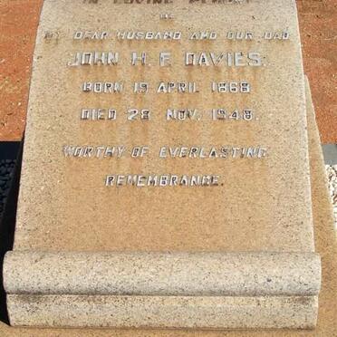 DAVIES John H.F. 1868-1948 &amp; Magdalena M.S. DURAAN 1879-1976