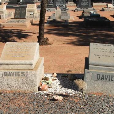 DAVIES John H.F. 1868-1948 &amp; Magdalena M.S. DURAAN 1879-1976