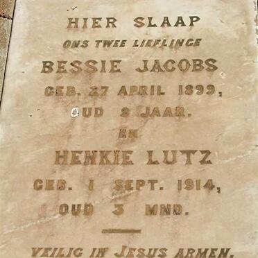 2. Grafkelders in Begraafplaas