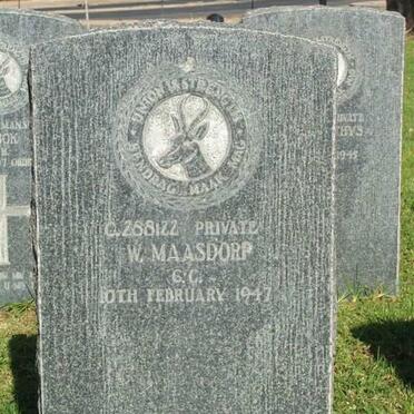 1. Oorlog Gedenksteen :: War Memorial