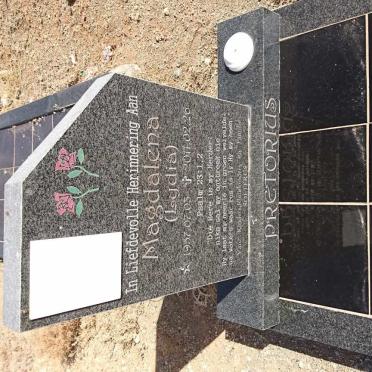 PRETORIUS Magdalena 1957-2011