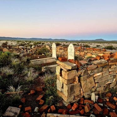 Northern Cape, VICTORIA WEST district, Spuitpoort 101, farm cemetery
