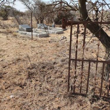 Northern Cape, WARRENTON district, Waterval 14, Leeuplaat, farm cemetery